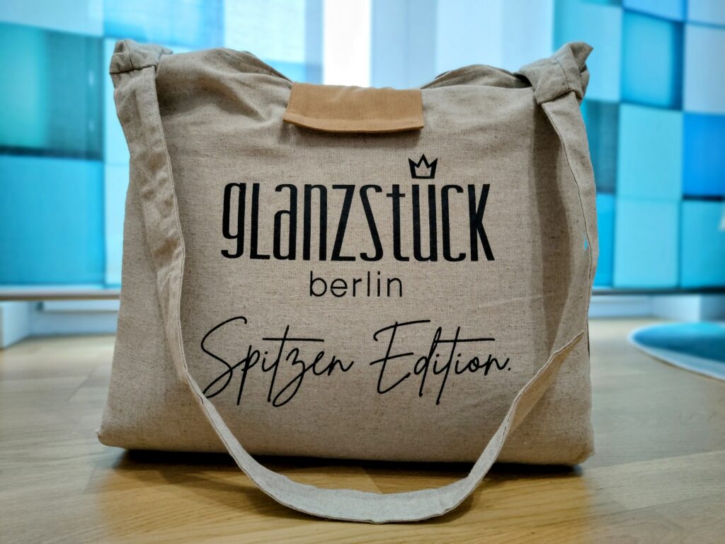 Premium Akupressur Matten Set XXL Spitzen Edition von Glanzstück Berlin - Tasche