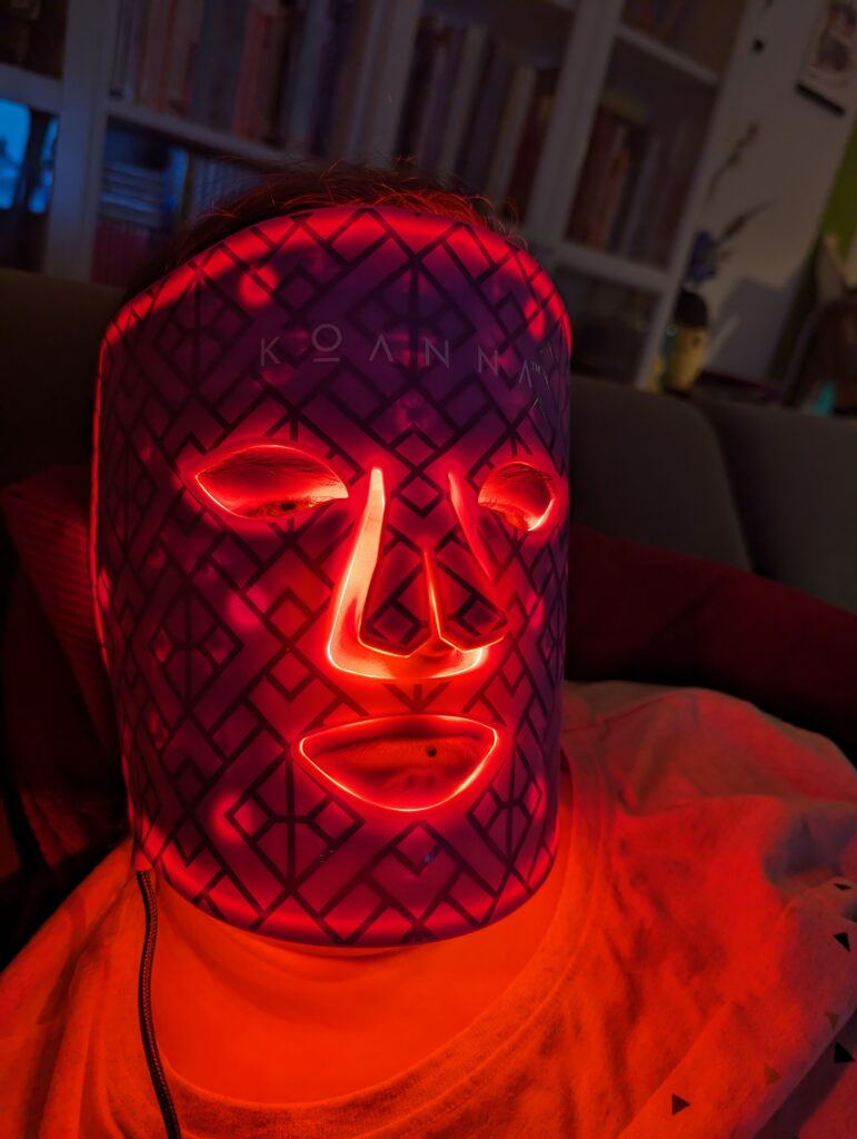 Neue LED Lichttherapie-Maske von Koanna - Benutzung Bild 3